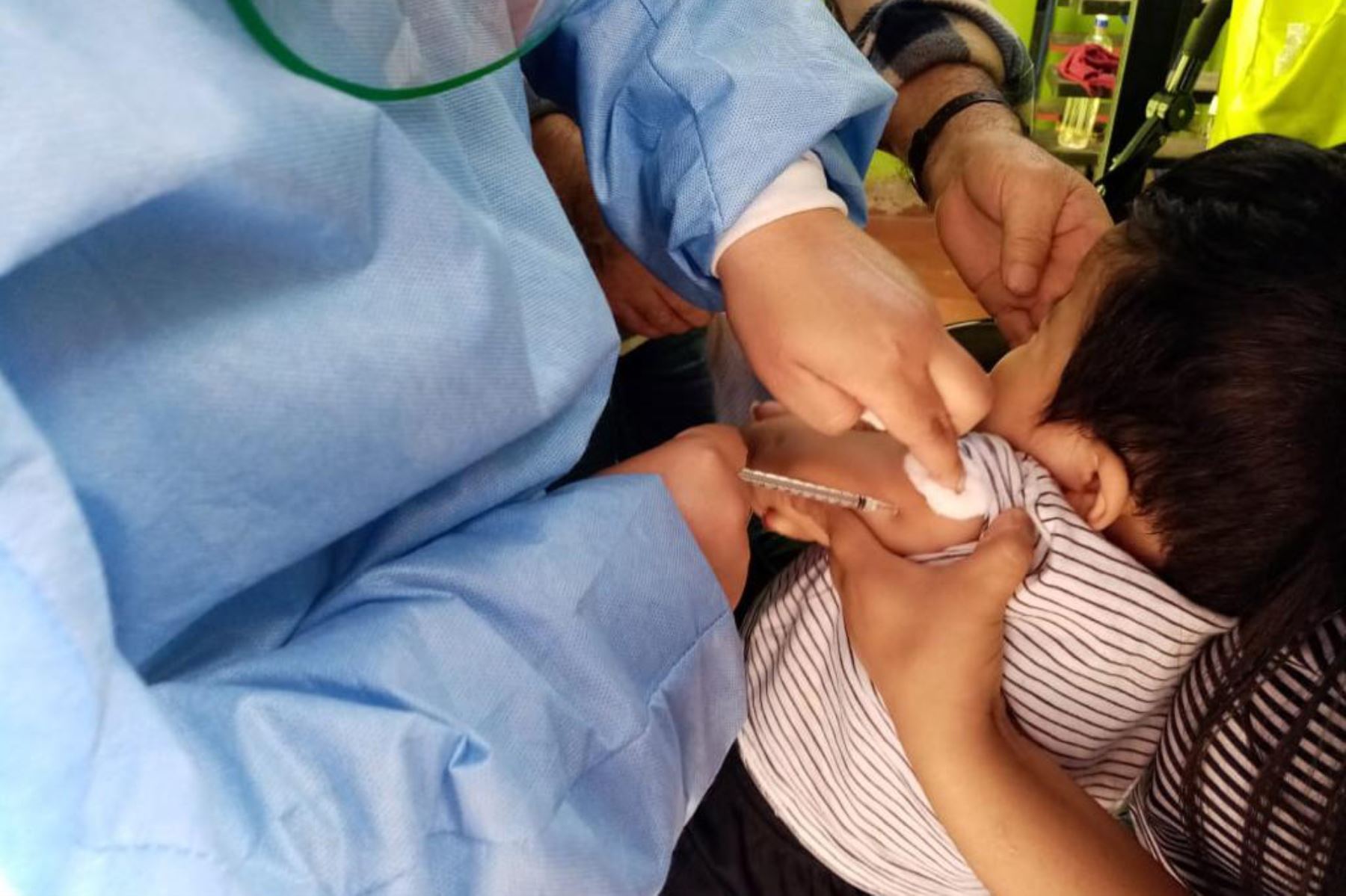 Más de 5,500 niños, de 0 a 11 años, fueron vacunados en Arequipa durante la primera jornada desarrollada este fin de semana. Foto: ANDINA/Difusión
