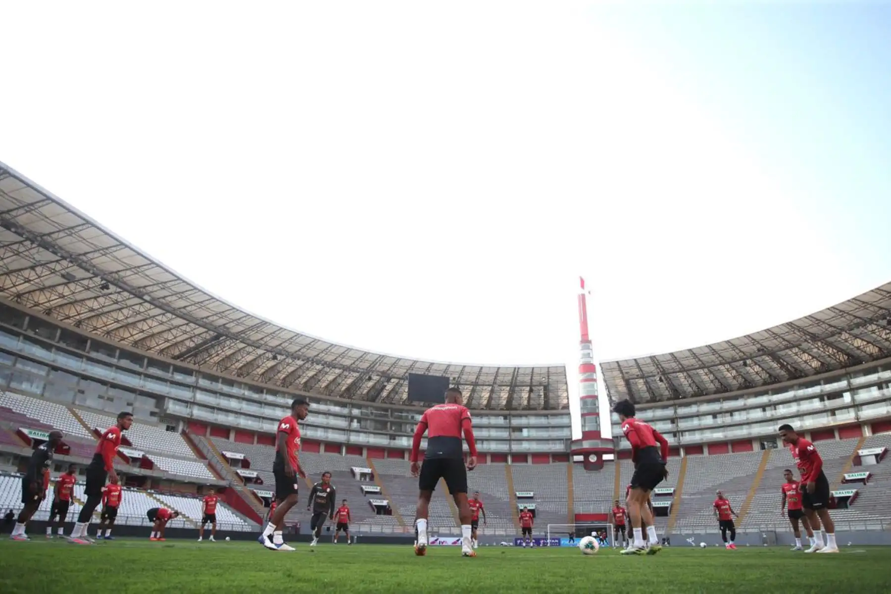 La Selección Peruana de Fútbol realizó su último entrenamiento en el Estadio Nacional para su próximo encuentro con el equipo de Brasil. Foto: FPF