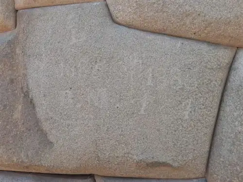 La Policía Nacional confirmó un nuevo atentado contra el patrimonio cultural de Cusco. Desconocidos realizaron inscripciones en un muro inca de la Ciudad Imperial. ANDINA/Difusión