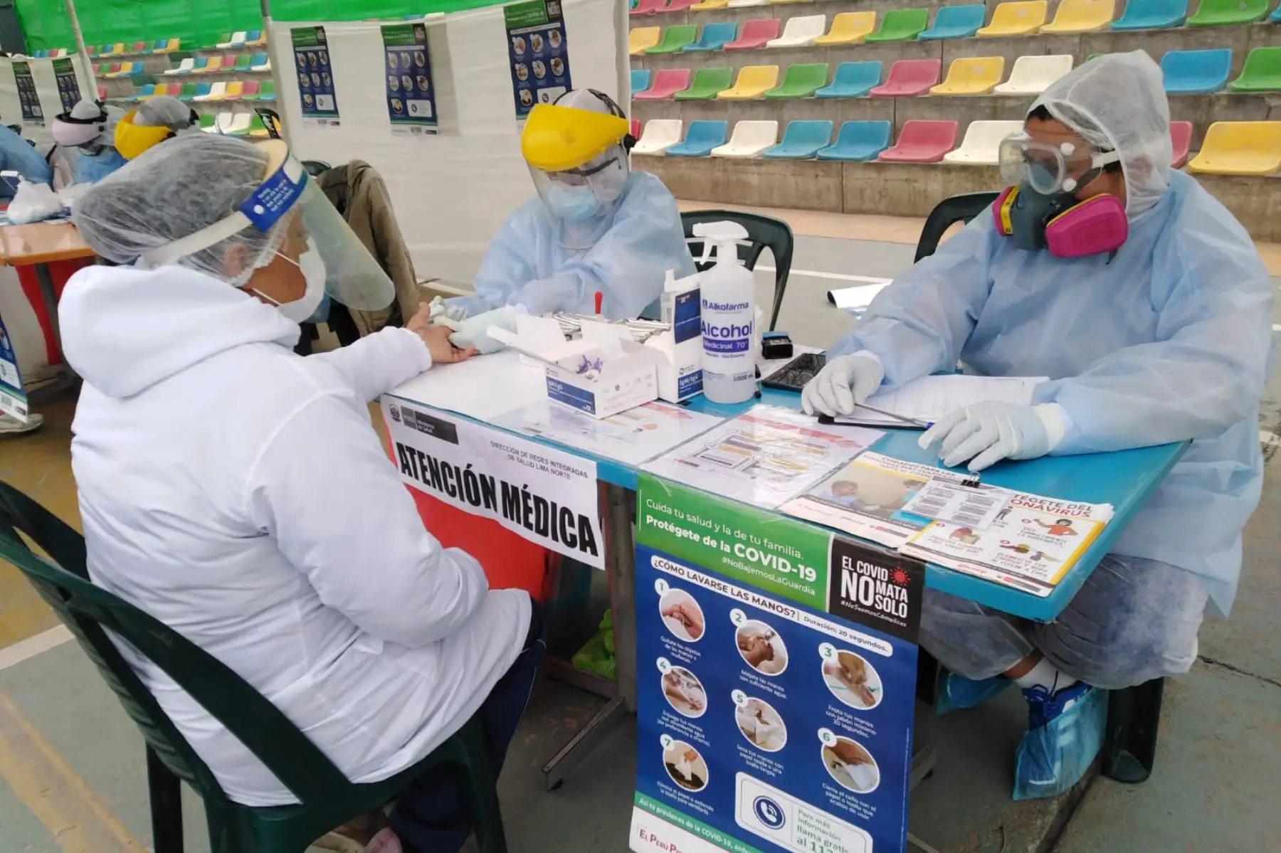 Más de 800 personas, entre ellas colaboradores de comedores populares y del programa Vaso de Leche, reciben descarte y tratamiento de COVID-19 en el Centro Rápido de Atención Temporal del Ministerio de Salud  instalado Los Olivos. 
Foto:ANDINA/Minsa