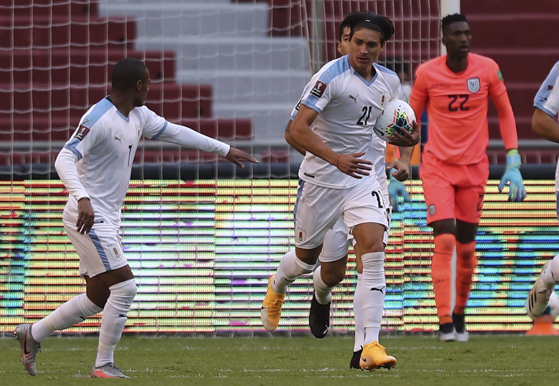El uruguayo Darwin Núñez celebra después de anotar el descuento contra Ecuador durante su partido por Clasificatorias Qatar 2022, en el Estadio Rodrigo Paz Delgado, en Quito. Foto: AFP