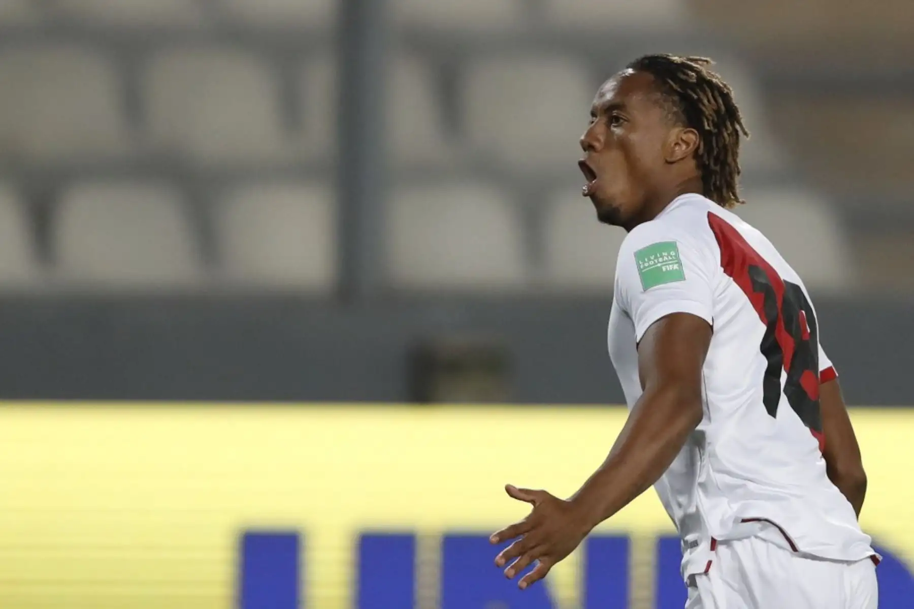 André Carrillo celebra su gol luego de anotarle a Brasil. Perú enfrenta a Brasil por la fecha 2 de las eliminatorias. Foto: AFP