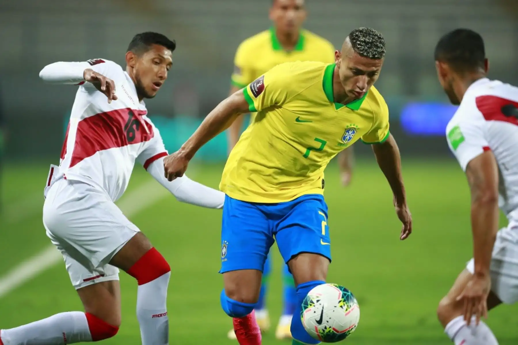 Perú enfrenta a Brasil por la fecha 2 de las eliminatorias. Foto: AFP