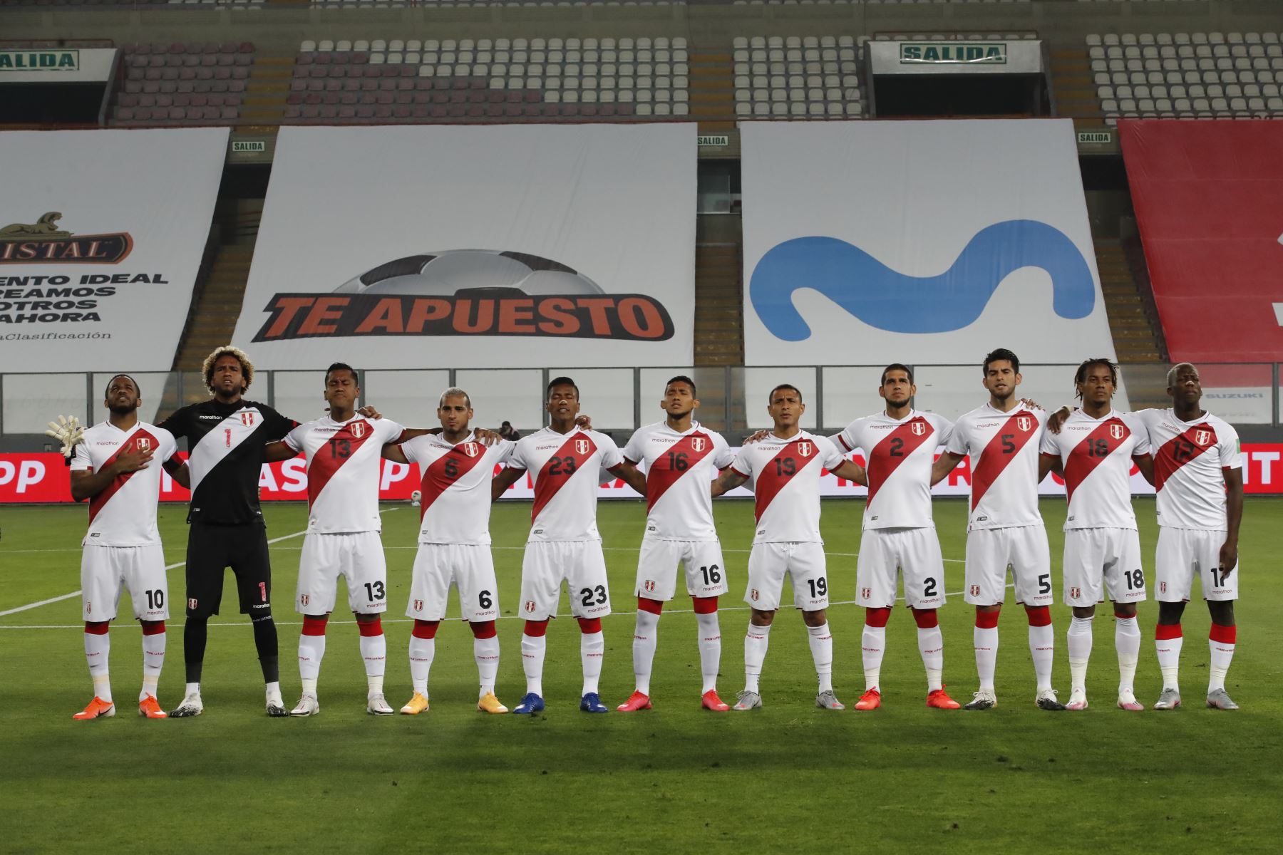 Perú enfrenta a Brasil por la segunda fecha de las eliminatorias rumbo a Qatar 2022. Selección nacional entonando el himno patrio. 

Foto: Pool/FPP