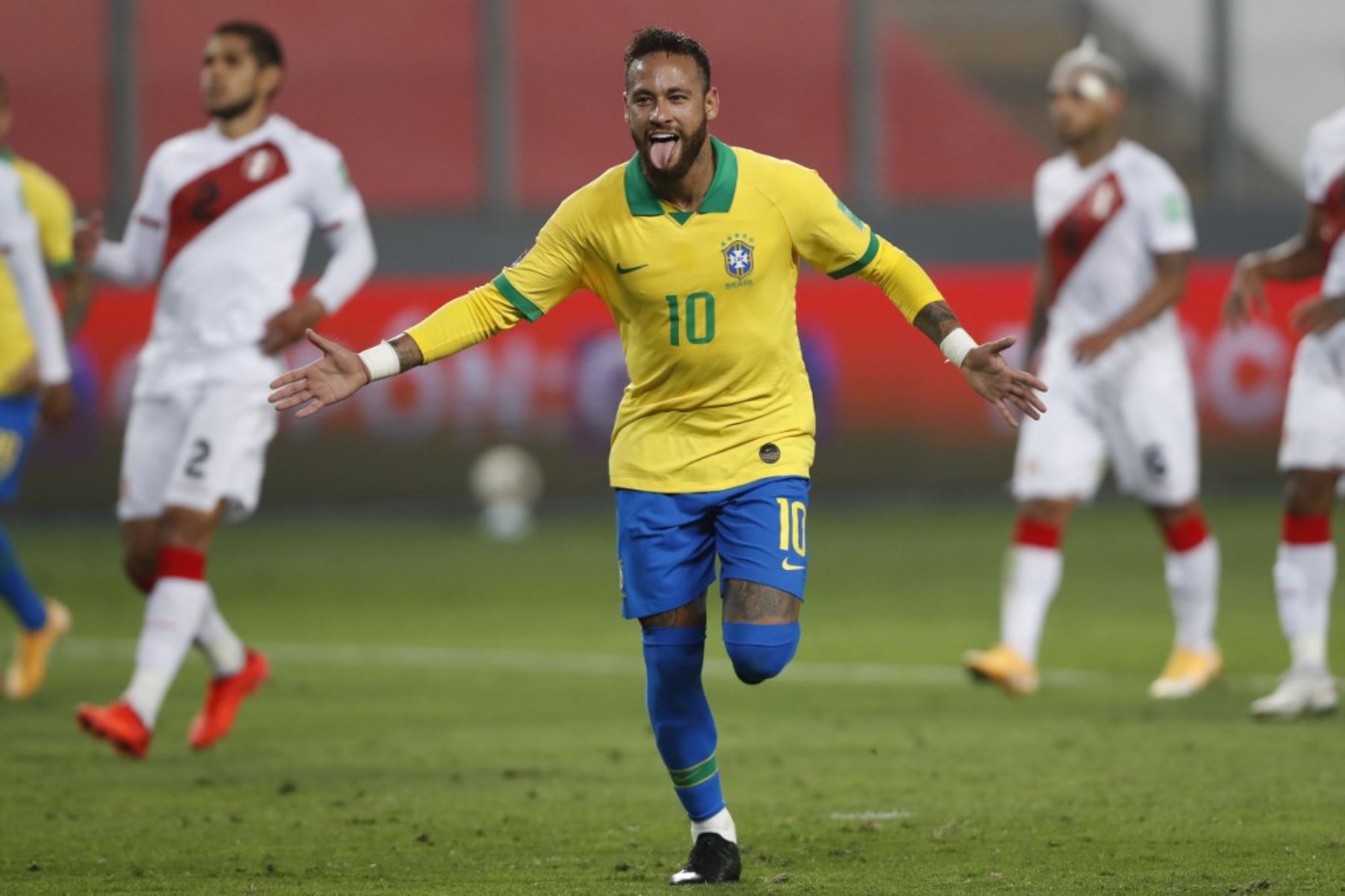 Neymar celebra el 3-0 sobre Perú. Foto: AFP