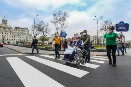 Los Fantásticos Viales concientizan a los peatones ciclistas y conductores para respetar los espacios que usan las personas con discapacidad. Foto: ANDINA/Difusión