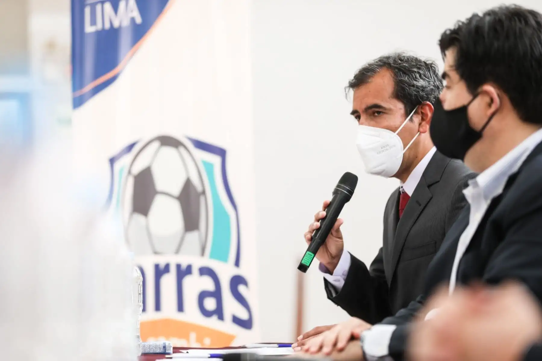 La Municipalidad de Lima lanzó Barras de Cambio, un programa social que busca beneficiar a jóvenes barristas de los diferentes clubes de fútbol de nuestro país, brindándoles oportunidades de desarrollo personal y profesional.