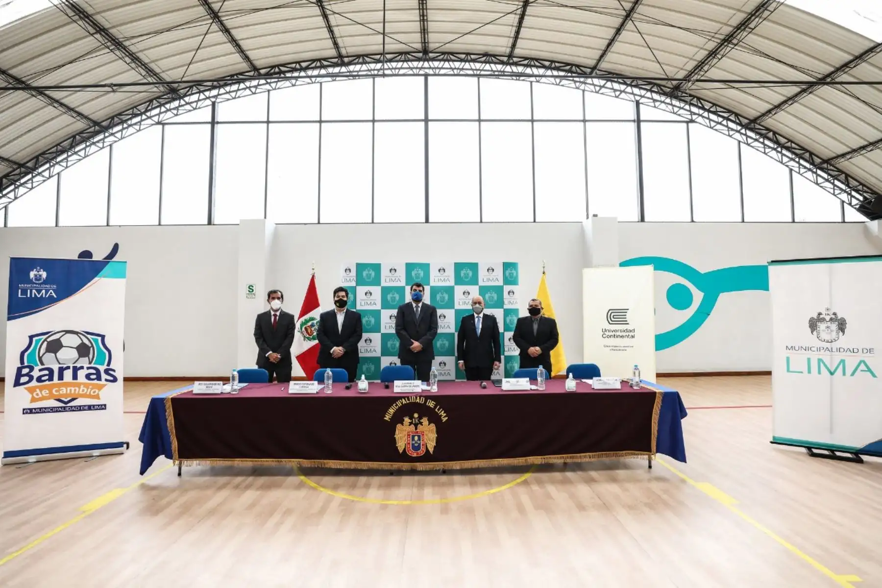La Municipalidad de Lima lanzó Barras de Cambio, un programa social que busca beneficiar a jóvenes barristas de los diferentes clubes de fútbol de nuestro país, brindándoles oportunidades de desarrollo personal y profesional. Foto: MML