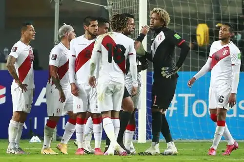 Julio Bascuñán tuvo una discreta actuación durante el partido entre Perú y Brasil.