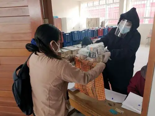 La entrega de alimentos que realiza Qali Warma beneficia a más de 5 millones de escolares y personas en situación de vulnerabilidad. El programa social indicó que en lo que va del año ha distribuido cerca de 120,000 toneladas de productos. ANDINA/Difusión