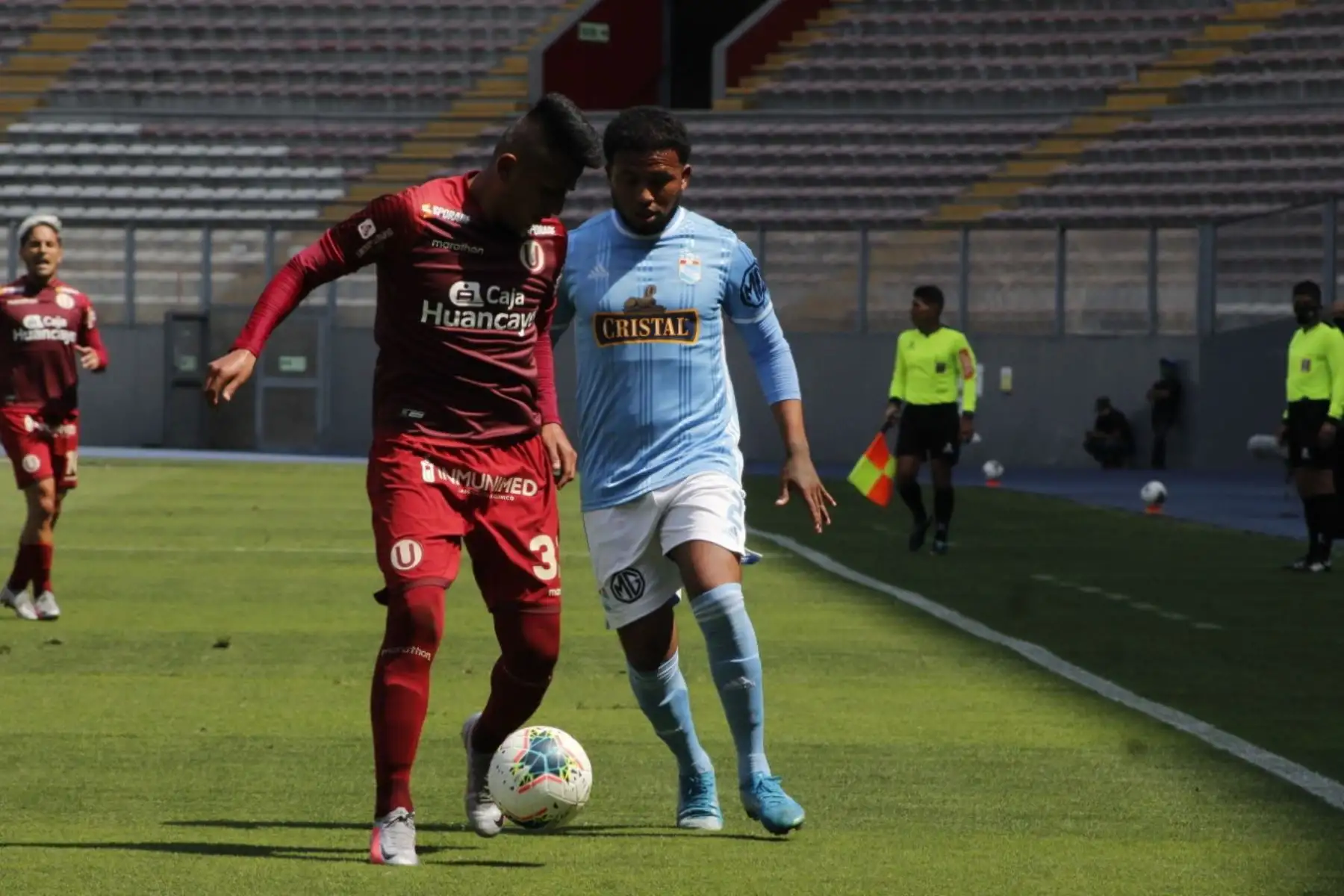 Universitario y Sporting Cristal se enfrentan en el Estadio Nacional por la penúltima fecha del Torneo Apertura. Foto: Liga 1
