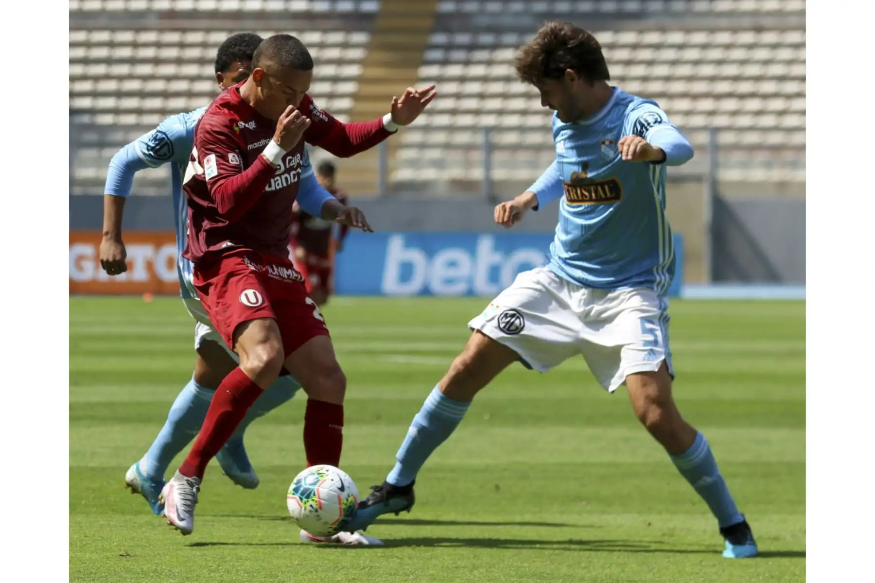 Universitario y Sporting Cristal se enfrentan en el Estadio Nacional por la penúltima fecha del Torneo Apertura. Foto: Liga 1