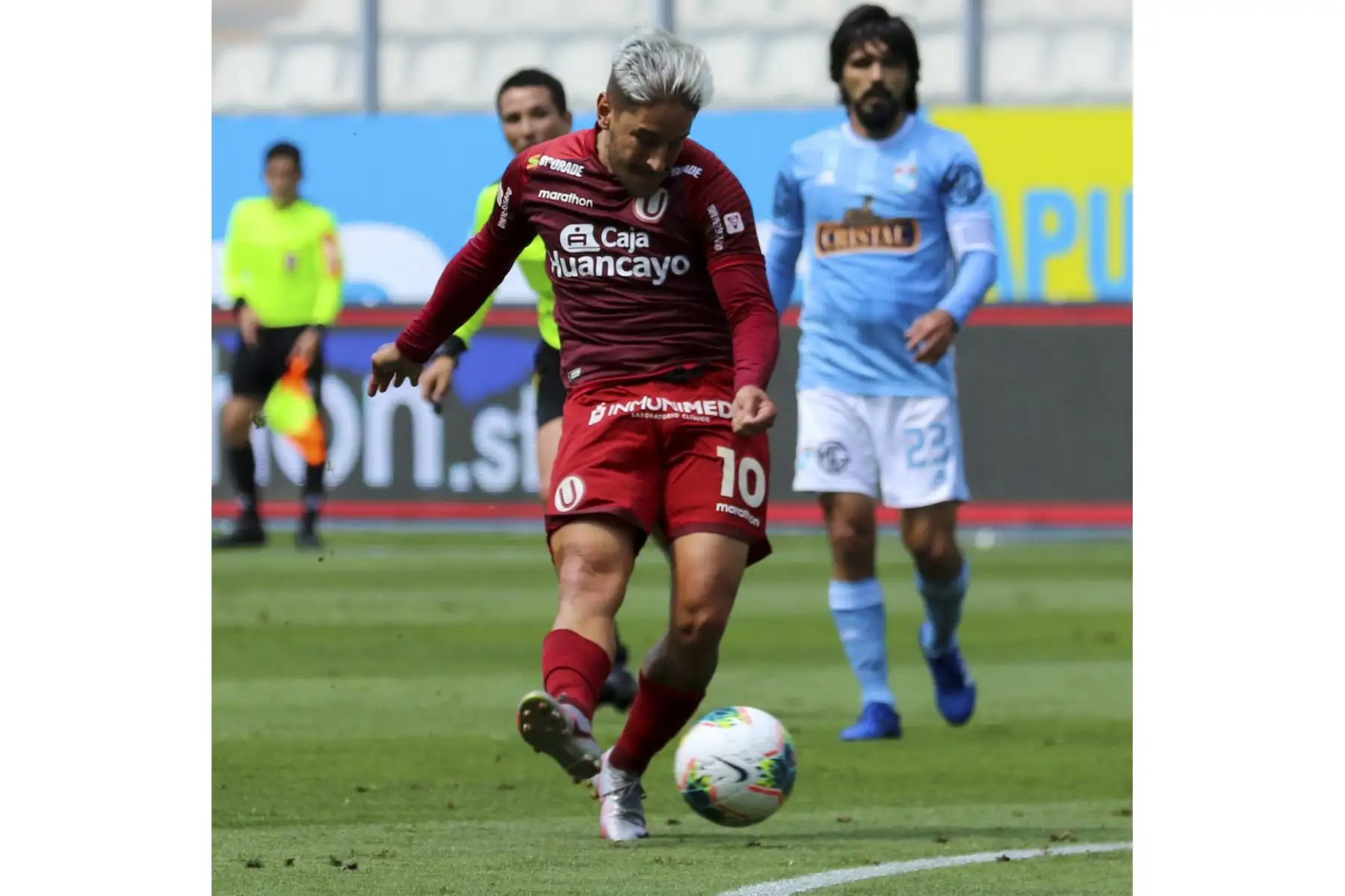 Universitario y Sporting Cristal se enfrentan en el Estadio Nacional por la penúltima fecha del Torneo Apertura. Foto: Liga 1