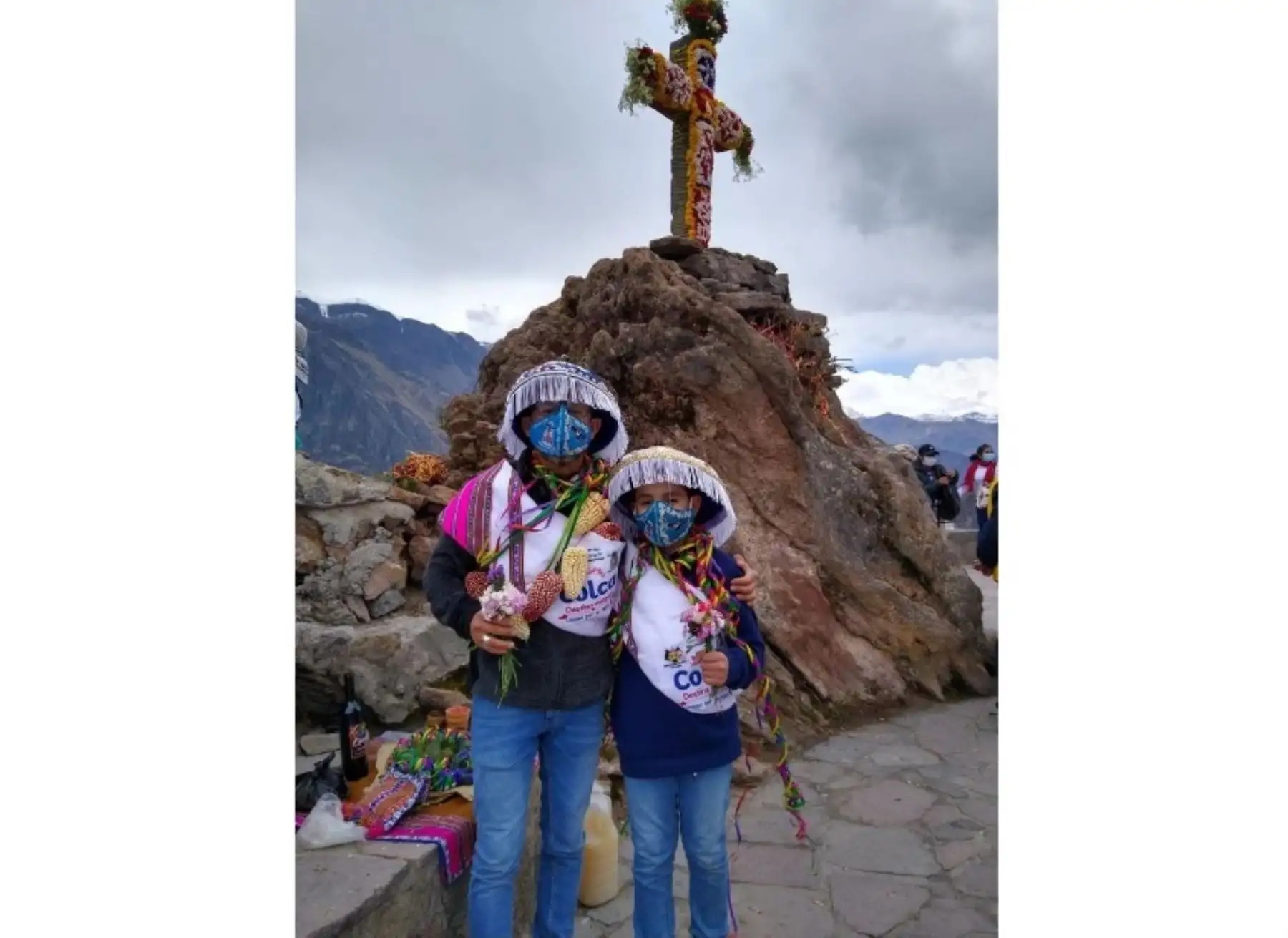 Rudy Estremadoyro Mejía y Bastian Estremadoyro, padre e hijo, respectivamente, se convirtieron en los primeros turistas que visitaron el valle del Colca, en Arequipa, tras la reapertura de los destinos turísticos pospandemia de covid-19.