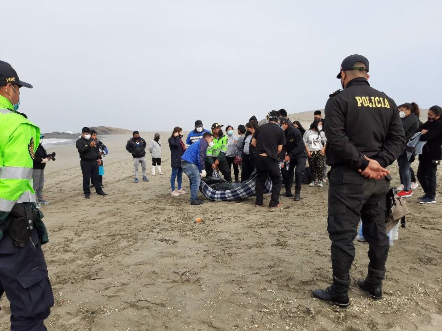 La Policía Nacional confirmó la muerte de un pescador a causa del naufragio de una embarcación frente al litoral de Huarmey, en Áncash.
