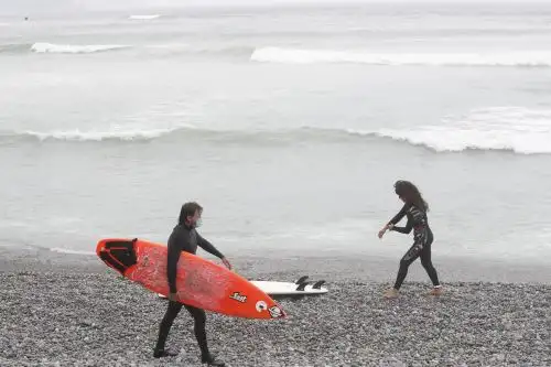 Deportes acuáticos sin contacto como surf, vela, remo, entre otros, se podrá practicar de viernes a domingo en las playas de Lima y Callao. Foto: ANDINA/Juan Carlos Guzmán