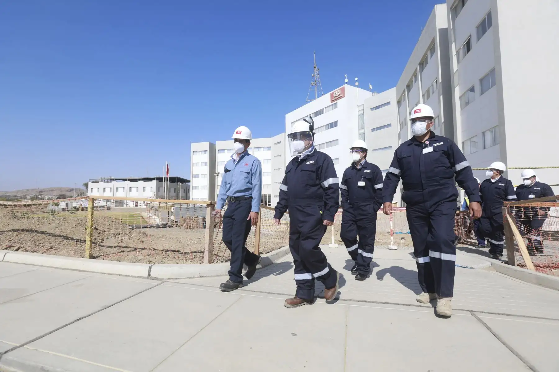 El Contralor General Nelson Shack, supervisó ejecución de obras del Proyecto de Modernización de la Refinería de Talara de PetroPerú y cuyo avance integral es de 91%. Anunció que Contraloría seguirá acompañando trabajos bajo modalidad de control concurrente. Foto: Contraloria