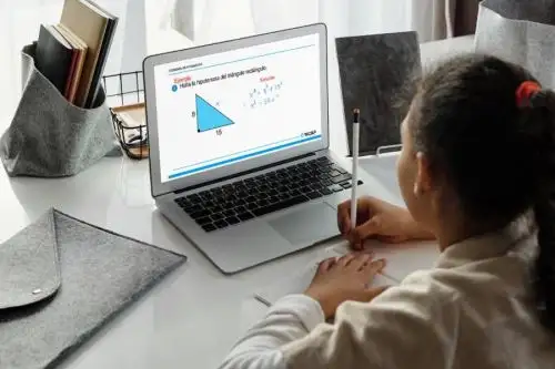 Escolares del colegio Pamer se vieron beneficiados con plataforma virtual educativa. Foto: Difusión