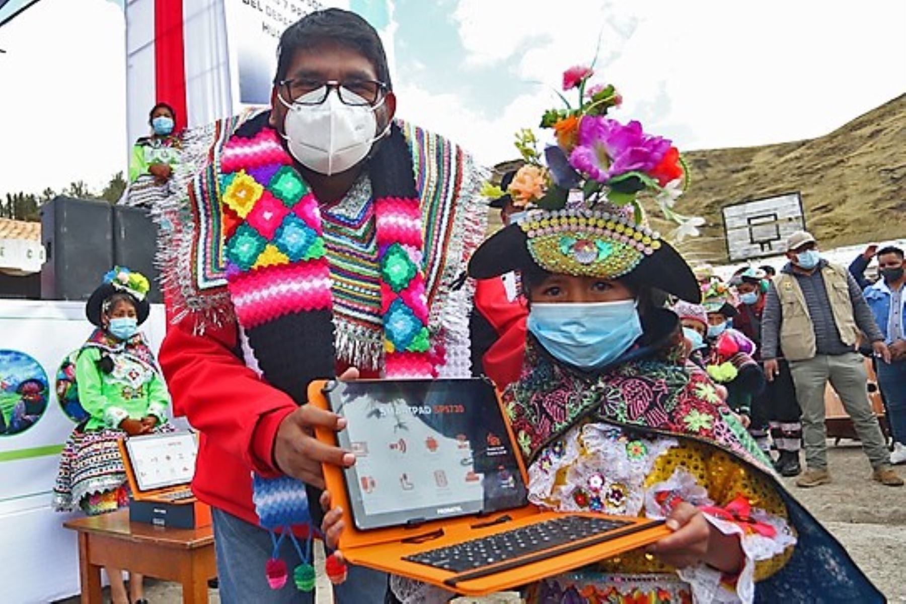 MTC entrega tabletas para escolares y maestros de la región Huancavelica. ANDINA/Difusión