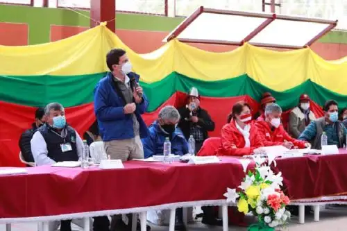 El ministro de Energía y Minas, Miguel Incháustegui, encabeza mesa de diálogo en el distrito de Tambobamba, capital de la provincia de Cotabambas, en la región Apurímac. Foto: Minem