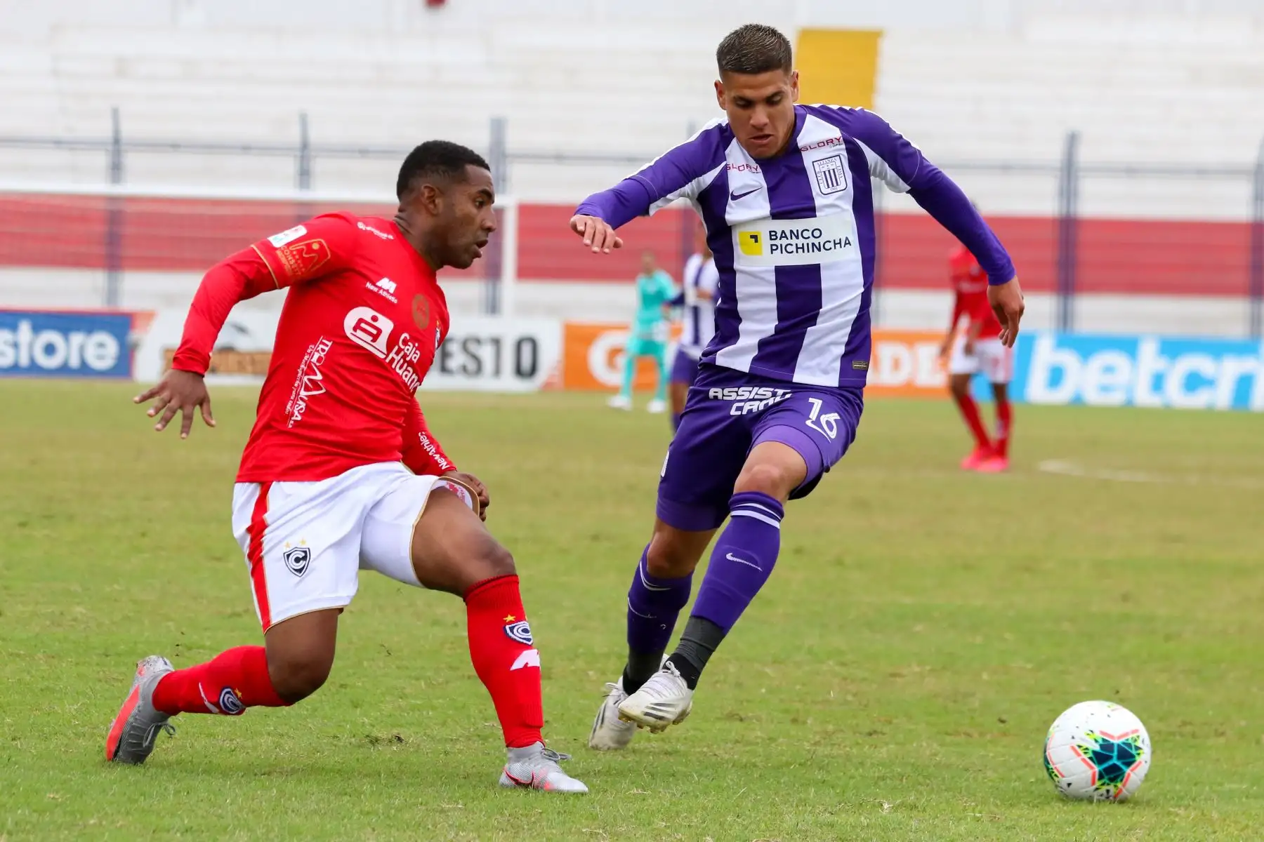 Alianza Lima empata 1 a 1 con  Club  Cienciano,  en partido de la fecha 19 de la Liga 1 en el estadio de Villa el Salvador. Foto : ANDINA / Liga 1