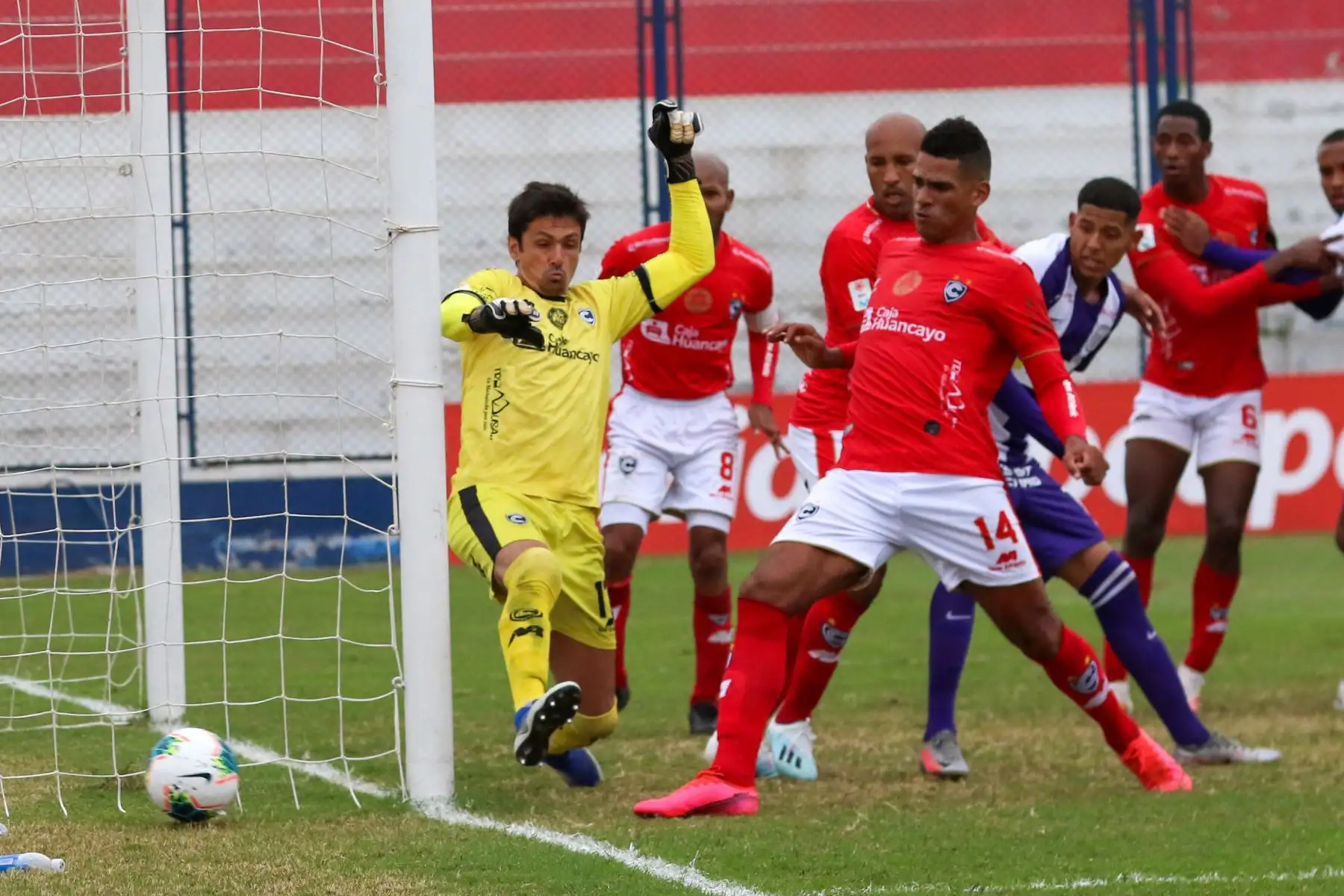 Club  Cienciano gano 2 a 1 a Alianza Lima,  en partido de la fecha 19 de la Liga 1 en el estadio de Villa el Salvador. Foto : ANDINA / Liga 1