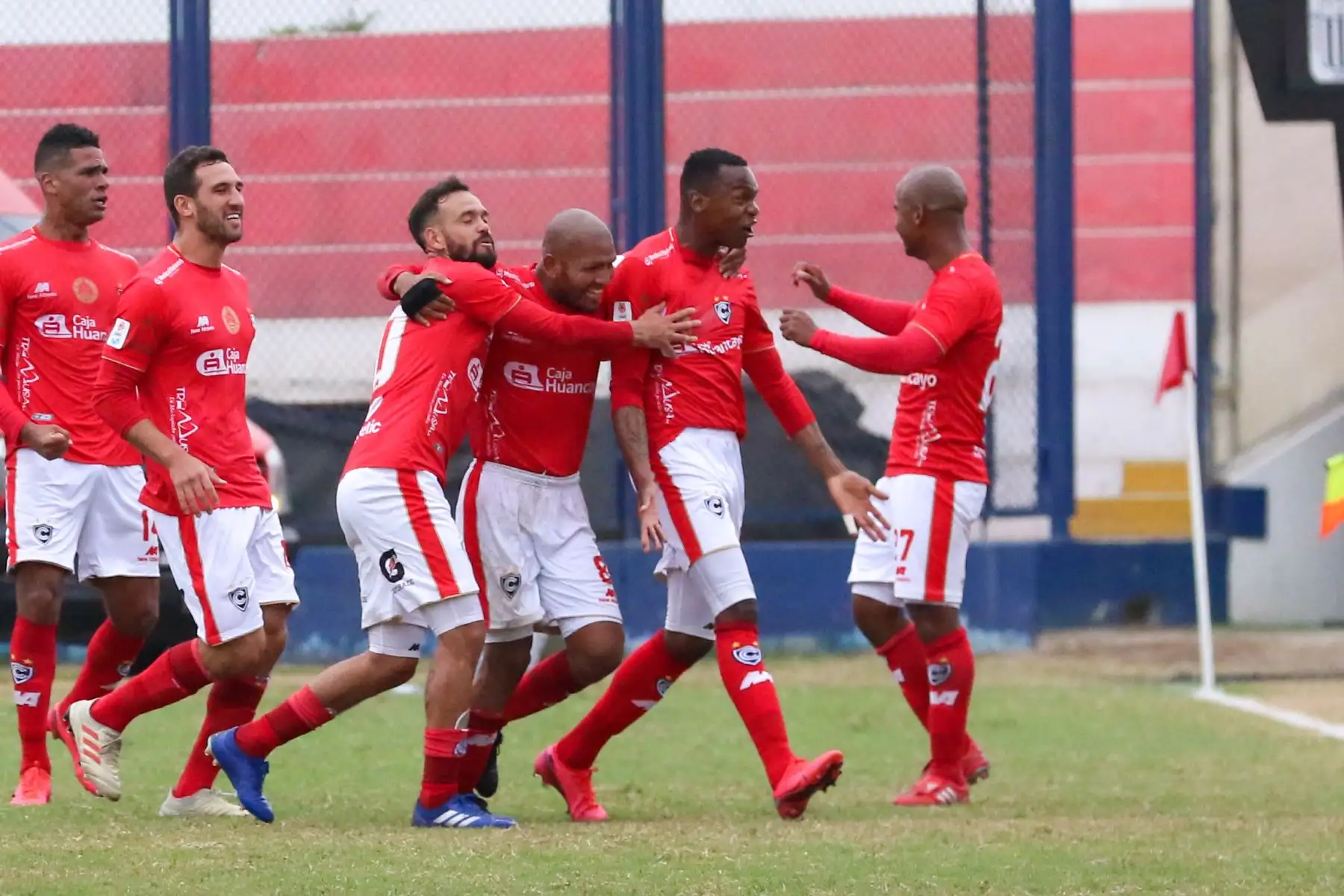 Club  Cienciano gano 2 a 1 a Alianza Lima,  en partido de la fecha 19 de la Liga 1 en el estadio de Villa el Salvador. Foto : ANDINA / Liga 1