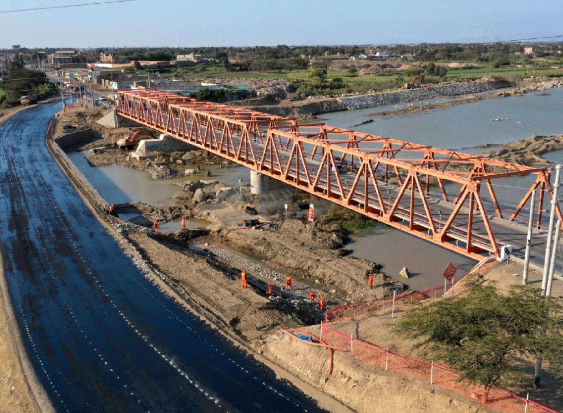 El MTC informó del cierre del tránsito en el puente  Reque para continuar con las obras de reforzamiento de esta importante infraestructura vial de Lambayeque. ANDINA/Difusión