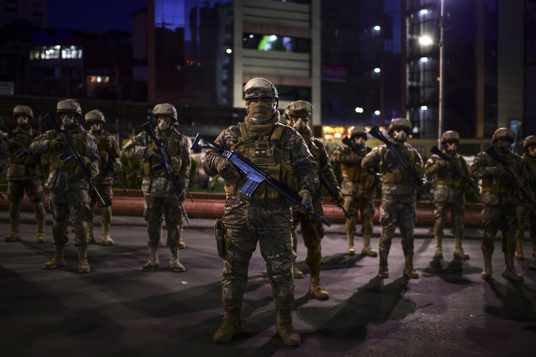 Los militares están desplegados en La Paz previo al inicio de las elecciones generales que se desarrollan en medio de la pandemia. Foto: AFP