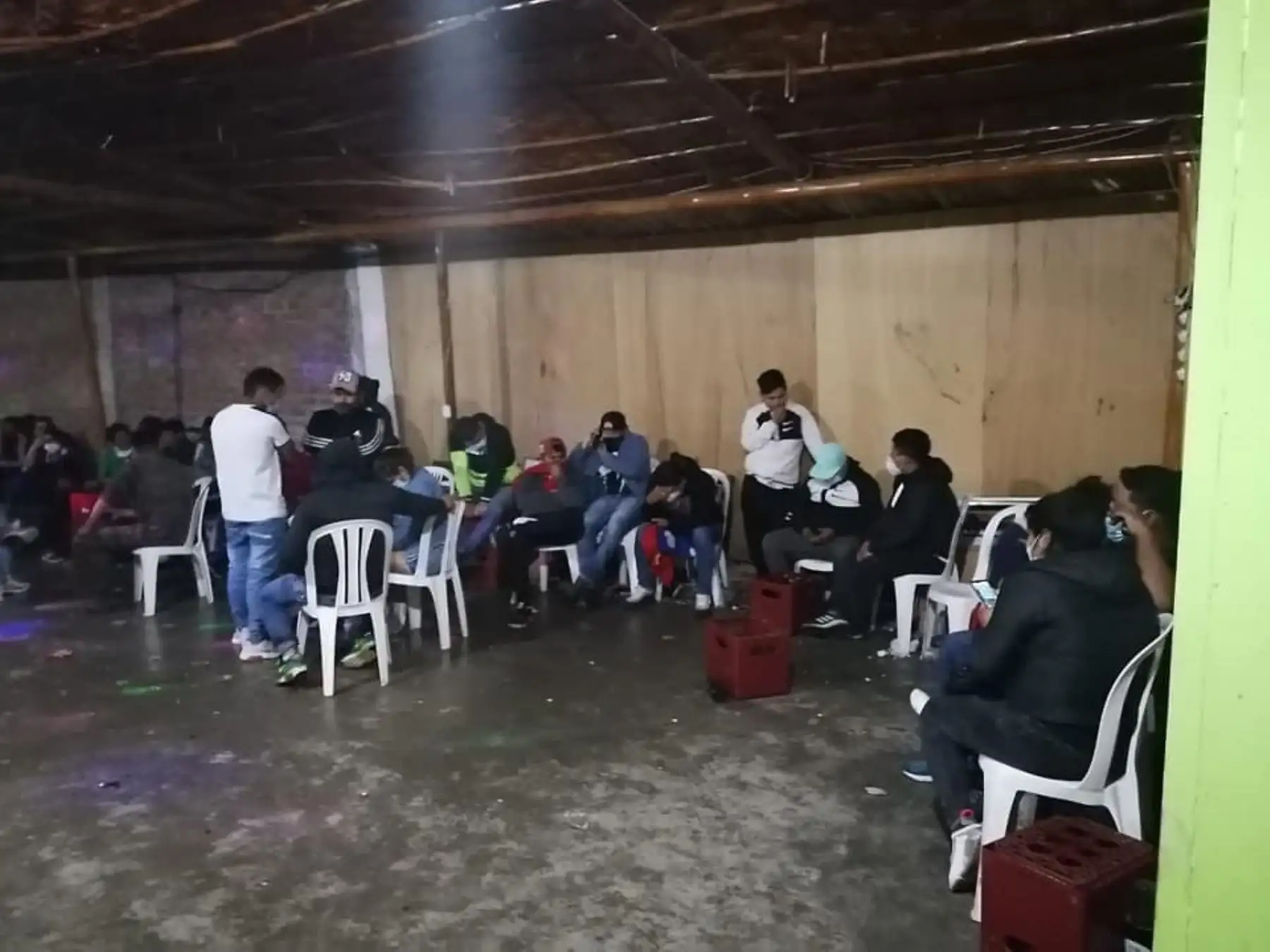 Policía Nacional intervino esta madrugada a 80 personas que participan de una fiesta en Chimbote, pese a la prohibición existente. ANDINA/Difusión