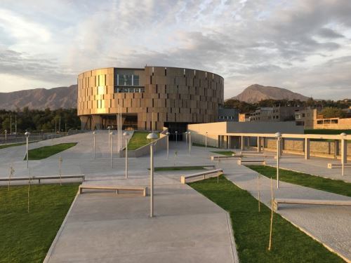 Nueva sede del Gobierno Regional de Moquegua gana premio de arquitectura.