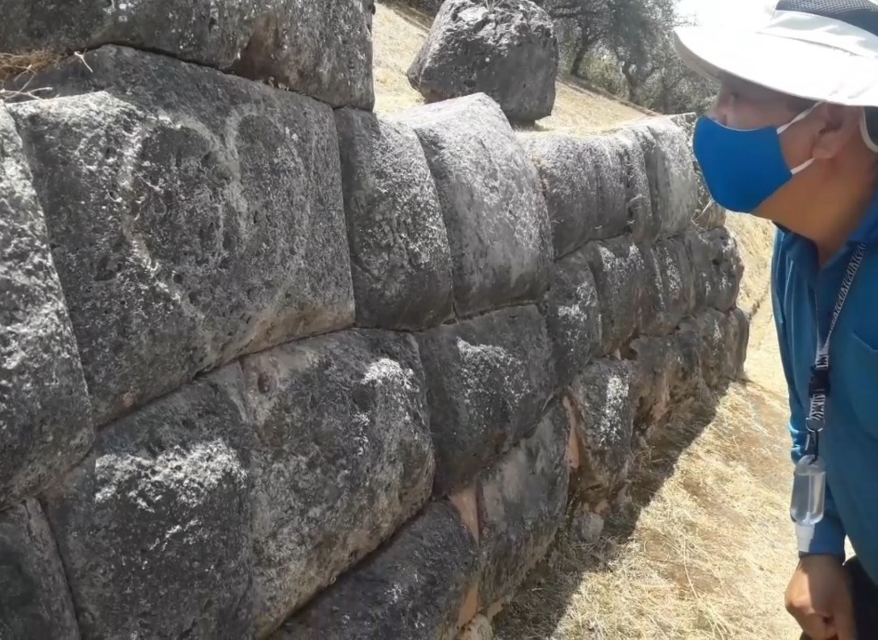 Denuncian un nuevo atentado contra el patrimonio cultural de Cusco. Esta vez se hallaron pintas en muro inca del parque arqueológico Sacsayhuamán. ANDINA/Difusión