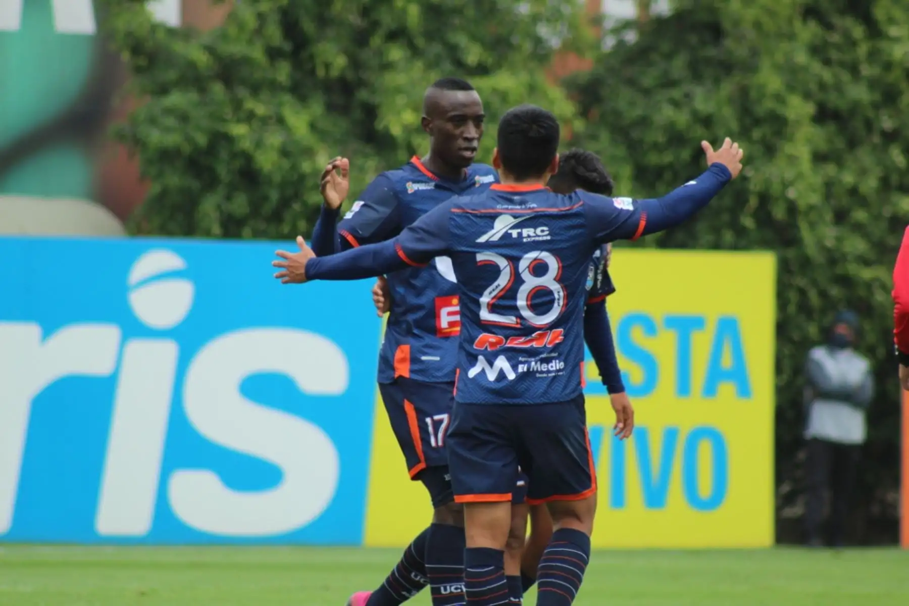 El futbolista Yorleys Mena marca el primer gol para César Vallejo ante Deportivo Llacuabamba por la jornada 19 de la Liga 1, en el estadio Iván Elías Moreno. Foto: Liga 1
