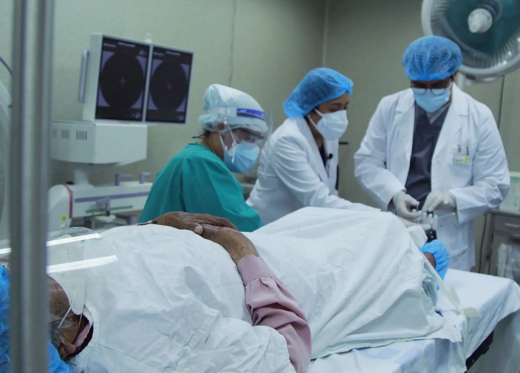 EsSalud implementa en Arequipa un novedoso procedimiento con tecnología 3D para el tratamiento del cáncer. ANDINA/Difusión