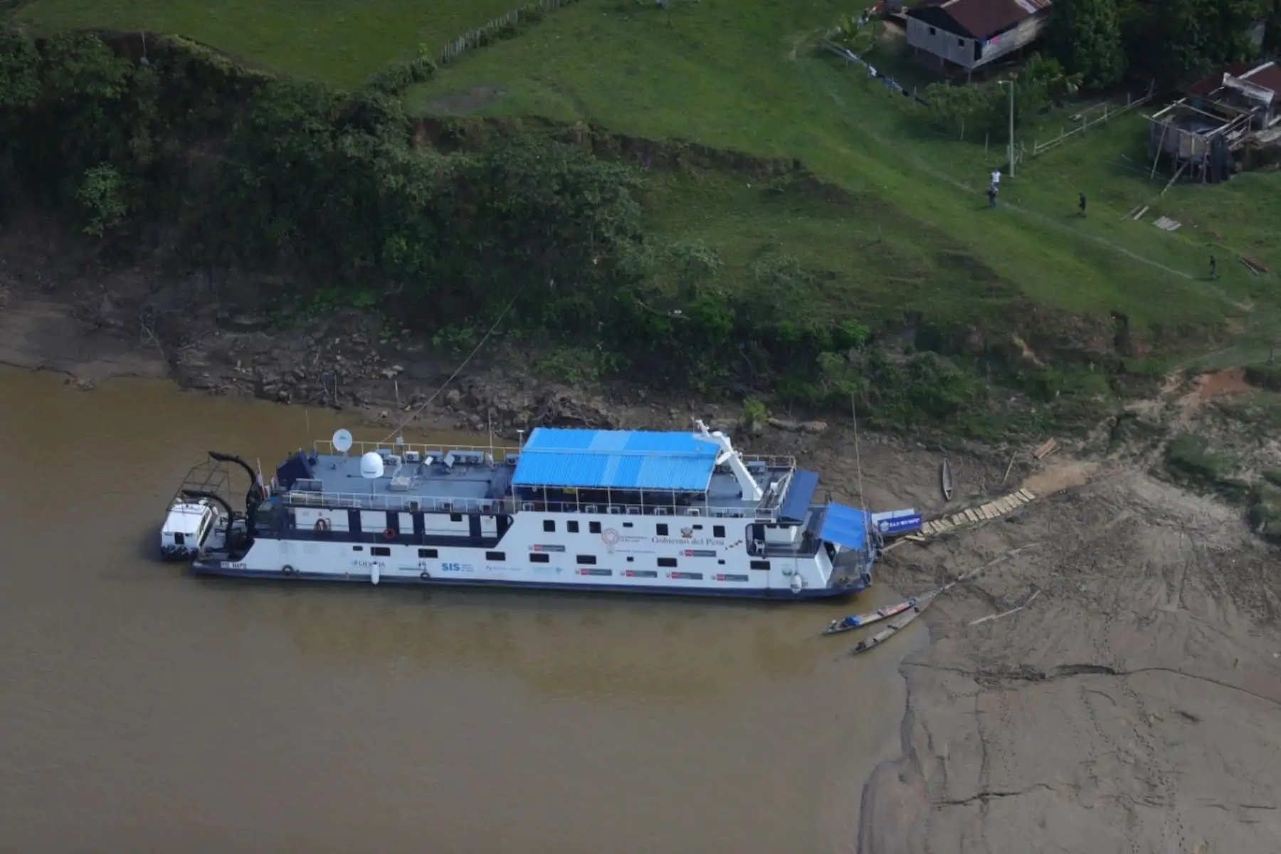 El presidente de la República, Martín Vizcarra,  supervisa  los servicios brindados por el BAP Napo en la Comunidad Nativa Nueva Soledad. 
Foto : ANDINA /Prensa Presidencia