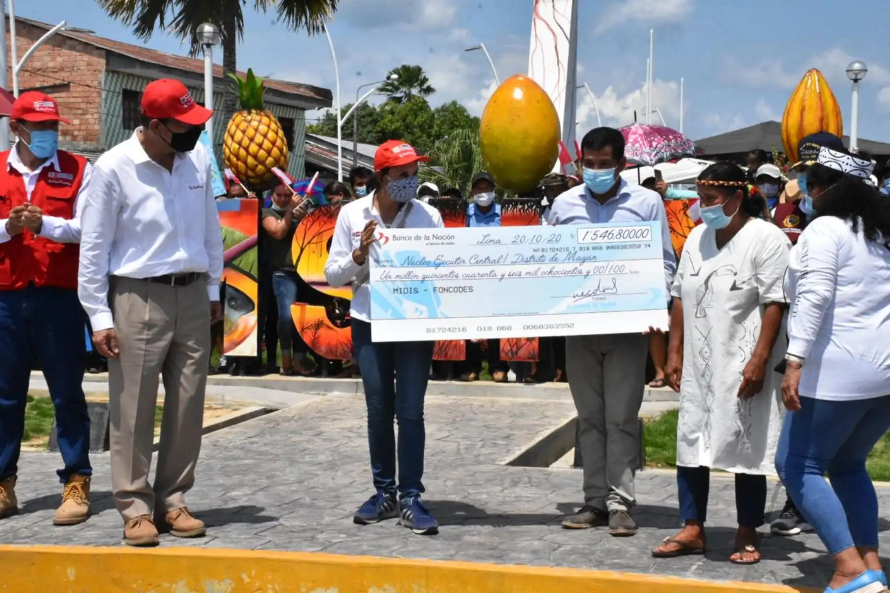 El presidente Martín Vizcarra, participa en la presentación del Núcleo Ejecutor del Proyecto Noa Jayatai – Mujer en la región Loreto. Este es el primer núcleo integrado por mujeres nativas de la Amazonía peruana. Foto: ANDINA/ Prensa Presidencia
