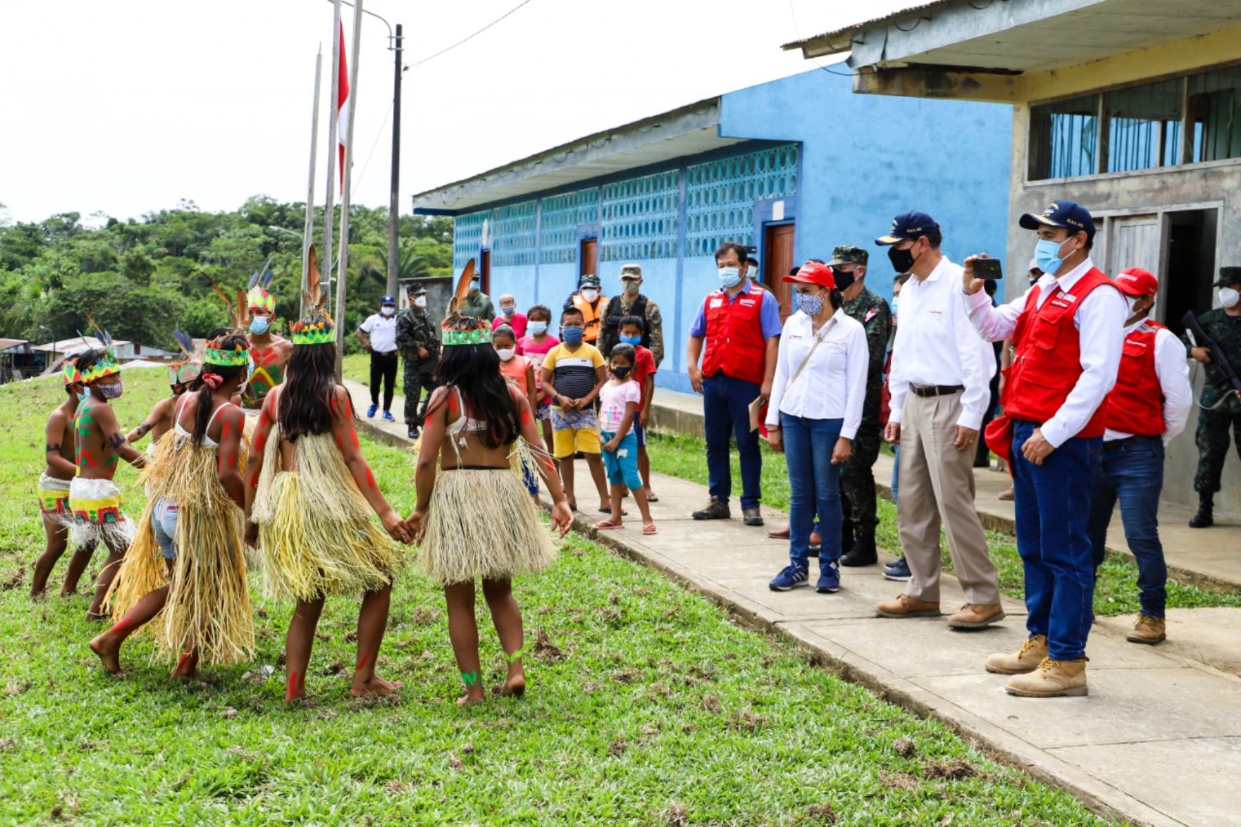 El presidente Martín Vizcarra, participa en la presentación del Núcleo Ejecutor del Proyecto Noa Jayatai – Mujer en la región Loreto. Este es el primer núcleo integrado por mujeres nativas de la Amazonía peruana. Foto: ANDINA/ Prensa Presidencia