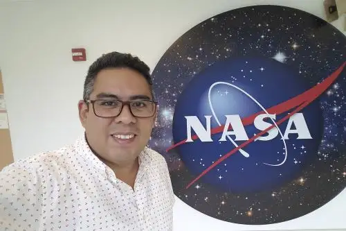 José Carlos Aponte se encarga de analizar la materia orgánica de los meteoritos en la NASA