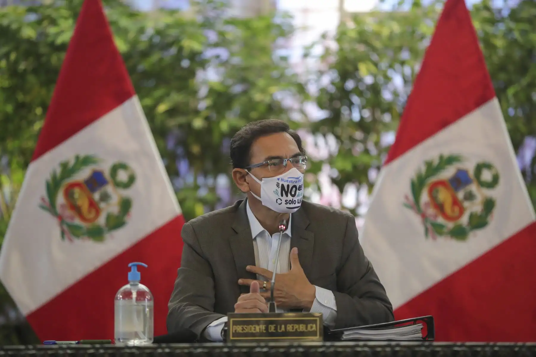 Presidente de la República, Martín Vizcarra en el marco del consejo de ministros, encabezó el lanzamiento de la campaña del Ministerio del Ambiente: Nuestro planeta no es de un solo uso, campaña que busca incentivar el uso de mascarillas reutilizables y empaques biodegradables, así como compostables en el delivery. Foto: ANDINA/Prensa Presidencia