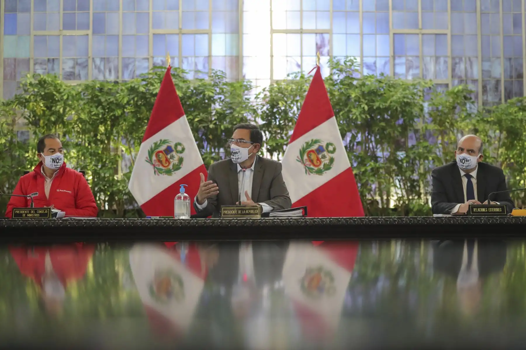 Presidente de la República, Martín Vizcarra en el marco del consejo de ministros, encabezó el lanzamiento de la campaña del Ministerio del Ambiente: Nuestro planeta no es de un solo uso, campaña que busca incentivar el uso de mascarillas reutilizables y empaques biodegradables, así como compostables en el delivery. Foto: ANDINA/Prensa Presidencia