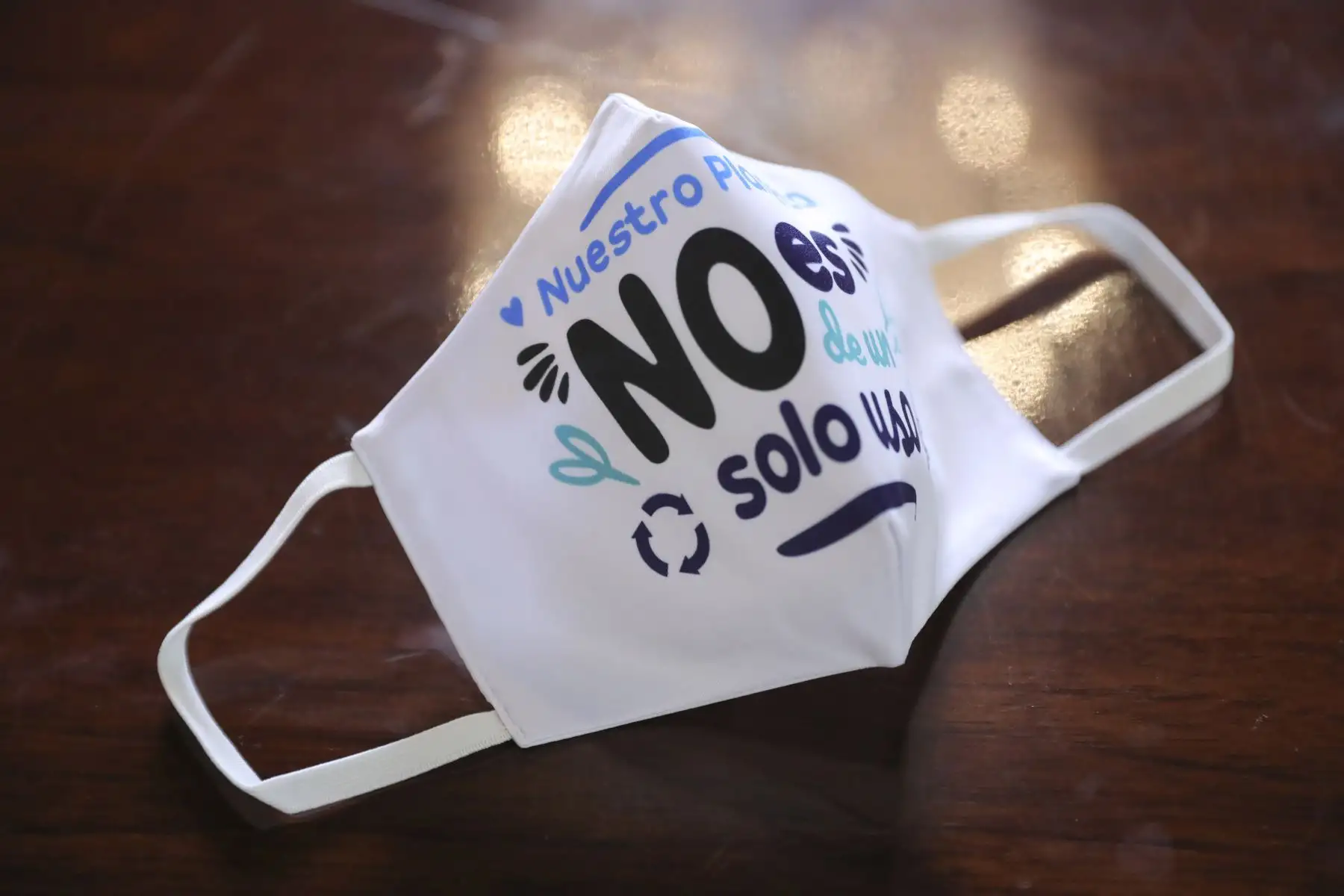Presidente de la República, Martín Vizcarra en el marco del consejo de ministros, encabezó el lanzamiento de la campaña del Ministerio del Ambiente: Nuestro planeta no es de un solo uso, campaña que busca incentivar el uso de mascarillas reutilizables y empaques biodegradables, así como compostables en el delivery. Foto: ANDINA/Prensa Presidencia