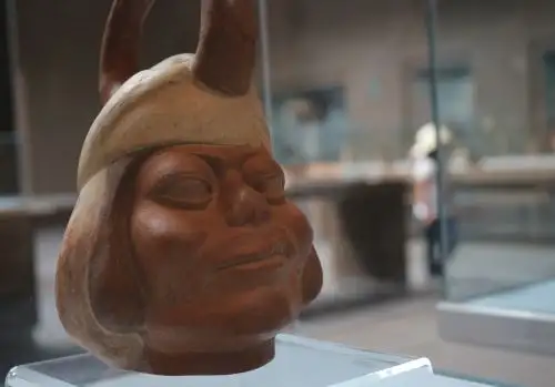 El museo de sitio del Proyecto Huacas de Moche, ubicado en Trujillo, restaurará un total de 1,350 piezas arqueológicas de esa cultura prehispánica con el Premio Fondo del Embajador 2020 que otorgó la embajada de Estados Unidos. ANDINA/Difusión