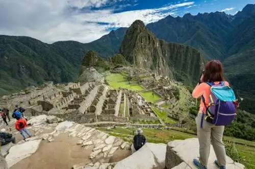 La formidable ciudadela inca de Machu Picchu ha sido distinguida, desde el anuncio al mundo de su hallazgo en 1911, con una serie de reconocimientos nacionales e internacionales que la encumbran como un inigualable tesoro patrimonial del Perú. ANDINA/Difusión