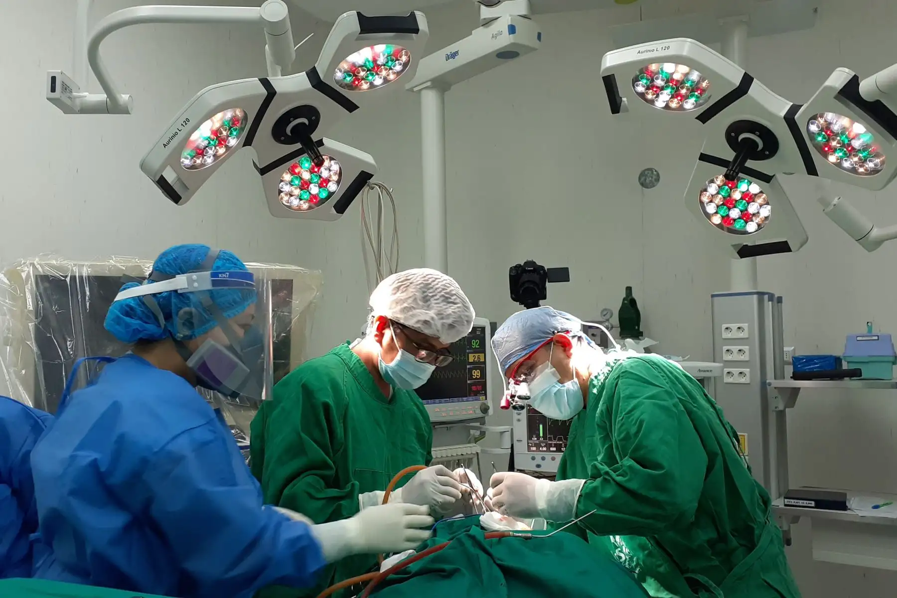 Un total de 656 cirugías de alta, mediana y baja complejidad se realizaron en el Hospital III Iquitos de EsSalud Loreto, durante los meses de emergencia sanitaria por el covid-19, especialmente cuando la ciudad de Iquitos y toda la región Loreto registró una alta incidencia de pacientes afectados por el nuevo coronavirus. ANDINA/Difusión