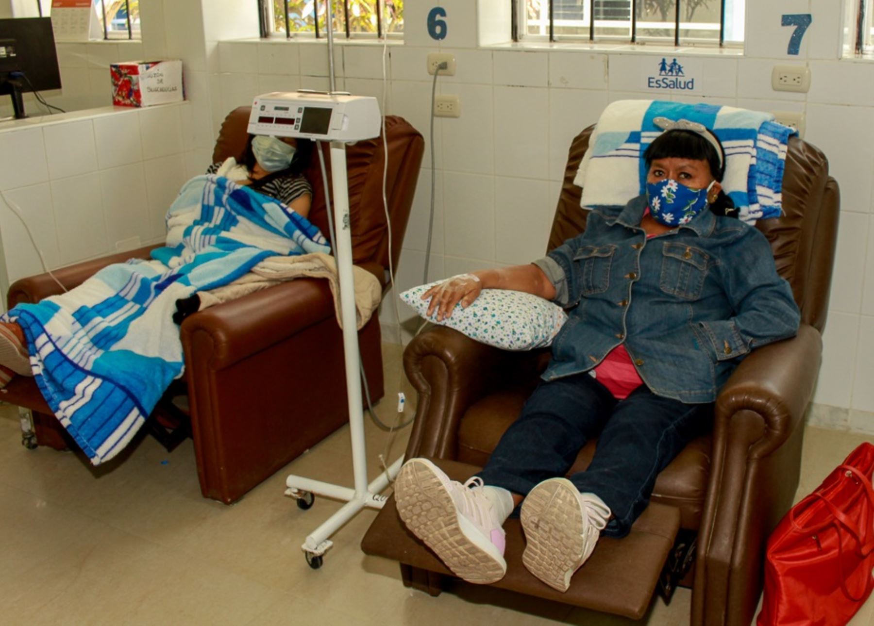 La pandemia de covid-19 no detuvo el tratamiento que brinda EsSAlud para los pacientes oncológicos de la región Piura. ANDINA/Difusión