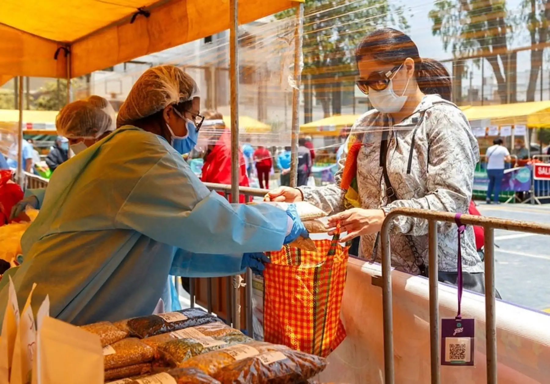 Segunda etapa de mercados itinerantes De la Chacra a la Olla ha generado más de S/ 8 millones de ingreso a los productores rurales, destacó el Minagri. ANDINA/Difusión