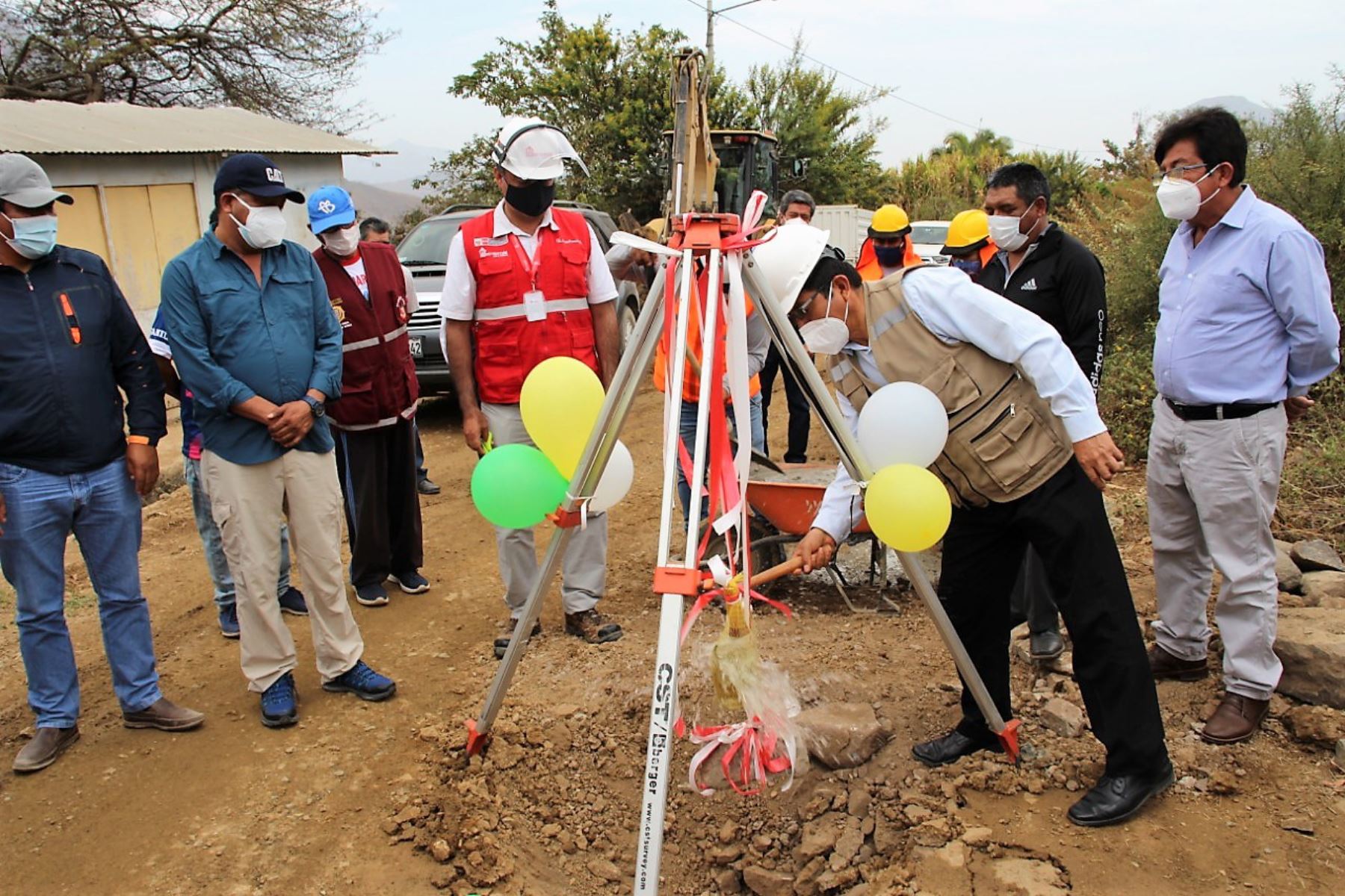Con fondos de la ARCC, comenzaron los trabajos para rehabilitar caminos vecinales en el distrito de Chao, región La Libertad. Foto: ANDINA/Difusión