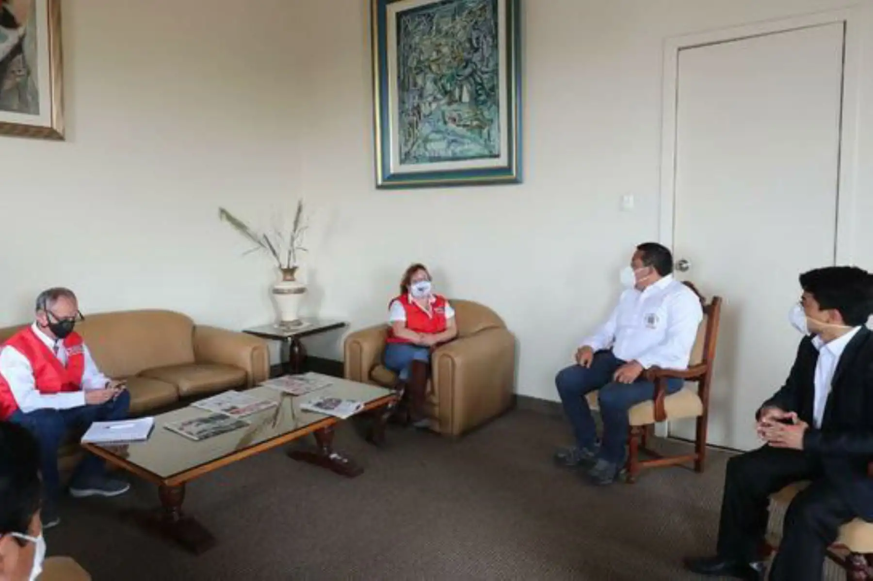 La ministra del Ambiente, Kirla Echegaray, se reunió con el alcalde provincial de Trujillo, José Ruiz. Foto: ANDINA/Difusión