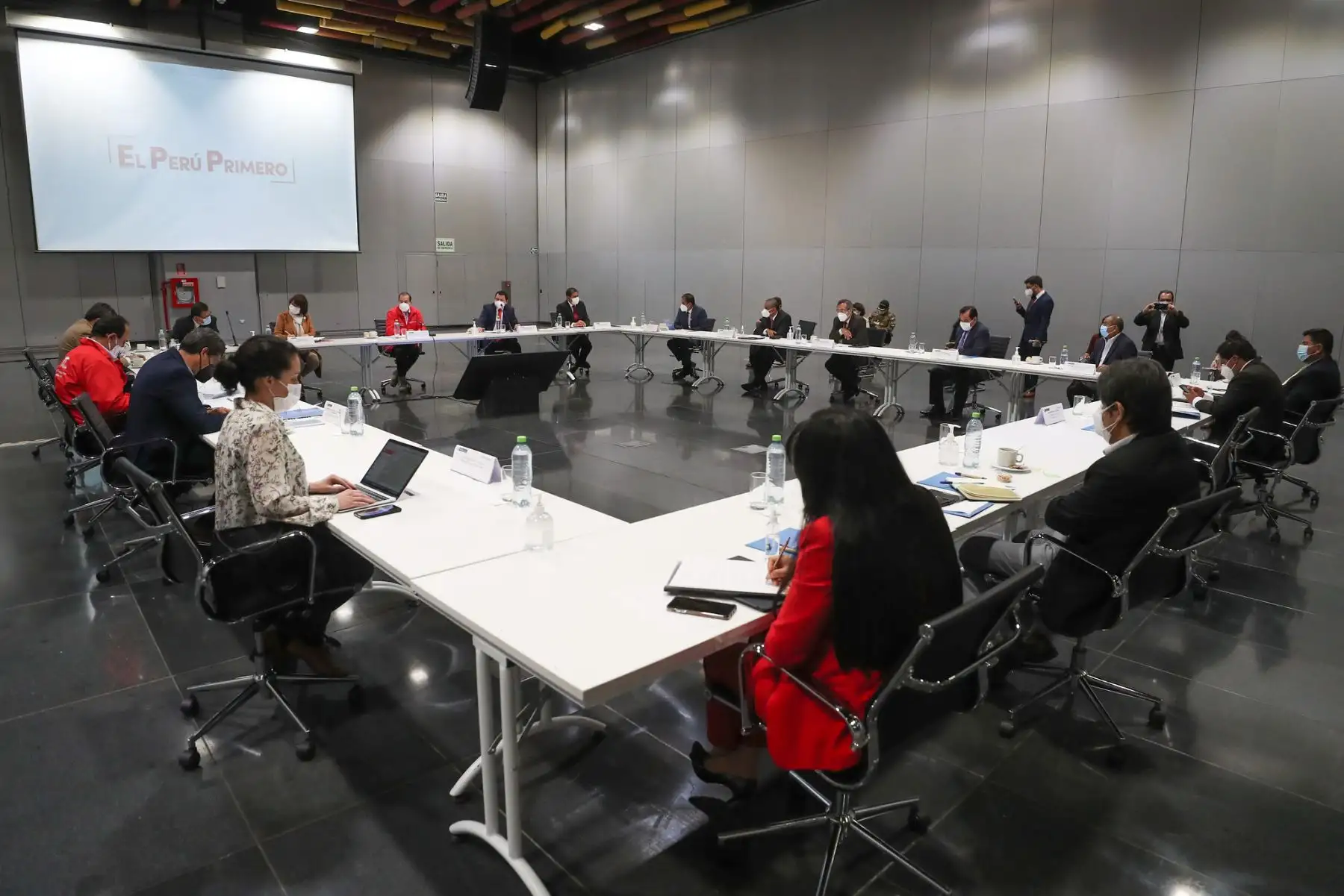 Presidente del Consejo de Ministros, Walter Martos, se reunió con el consejo directivo de la Asamblea Nacional de Gobiernos Regionales. Foto. PCM Presidente del Consejo de Ministros, Walter Martos, se reunió con el consejo directivo de la Asamblea Nacional de Gobiernos Regionales. Foto. PCM