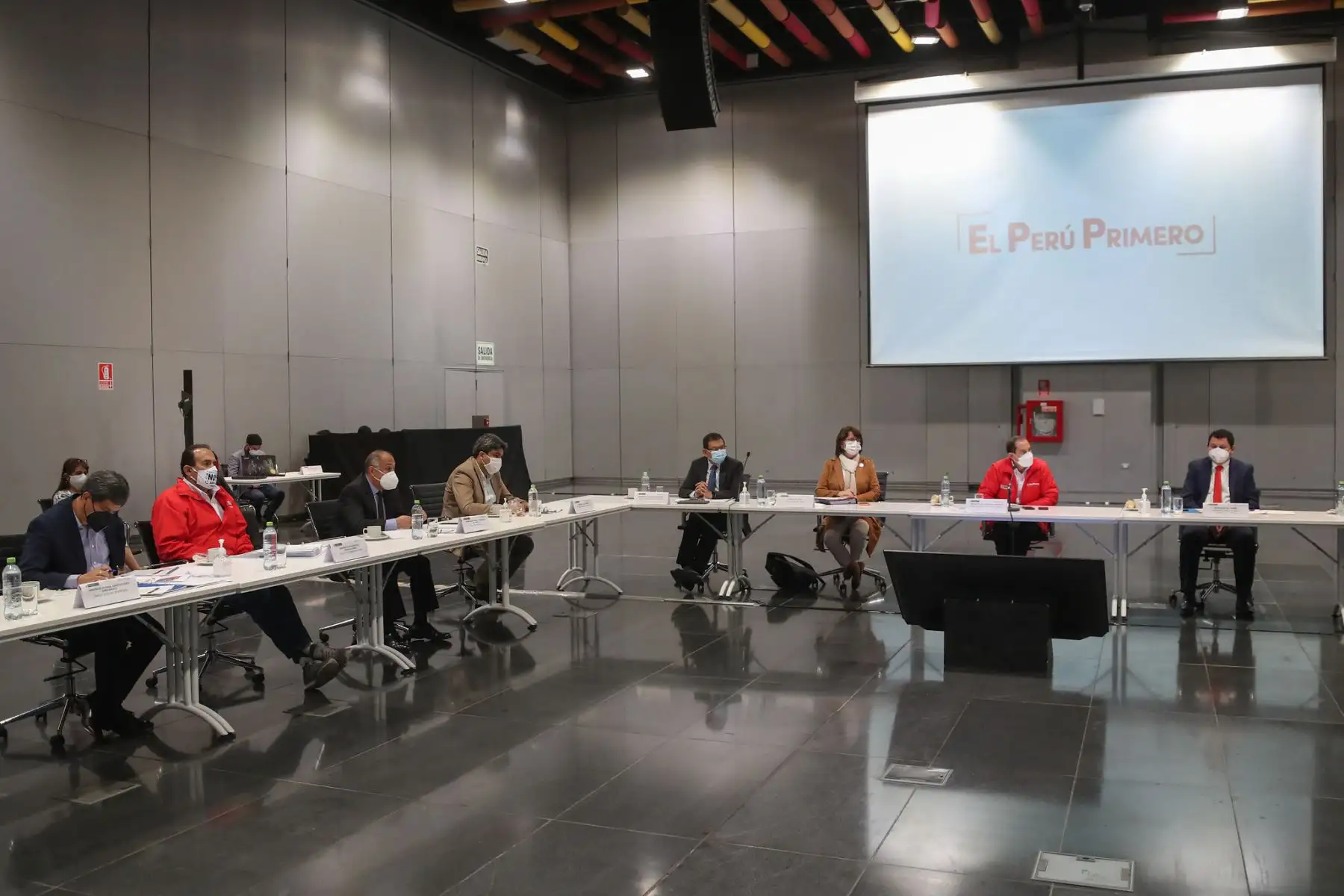Presidente del Consejo de Ministros, Walter Martos, se reunió con el consejo directivo de la Asamblea Nacional de Gobiernos Regionales. Foto. PCM Presidente del Consejo de Ministros, Walter Martos, se reunió con el consejo directivo de la Asamblea Nacional de Gobiernos Regionales. Foto. PCM